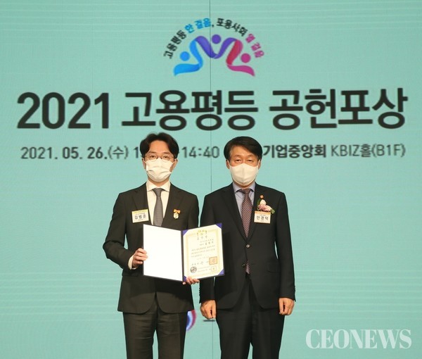 김범준 우아한형제들 대표, 고용평등 대통령 표창(사진=우아한형제들)