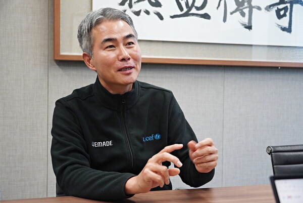 장현국 대표가 발언 중 웃고 있다(사진=위메이드)