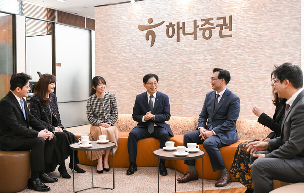 취임 첫날 영업점 일선 방문…장기 성장의 밑거름이 될 열린 기업문화 강조(사진=하나증권)