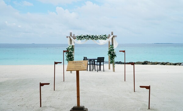 해변 앞 두 사람을 위한 다이닝 ‘다인 바이 디자인(Dine by Design)’ 서비스