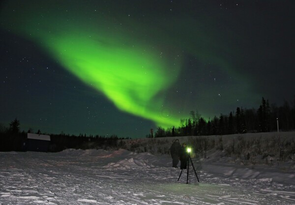 오로라 앞에서 인증샷 촬영