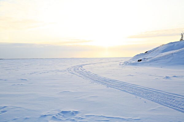 아이스피싱을 즐길 수 있는 광활한 얼음호수