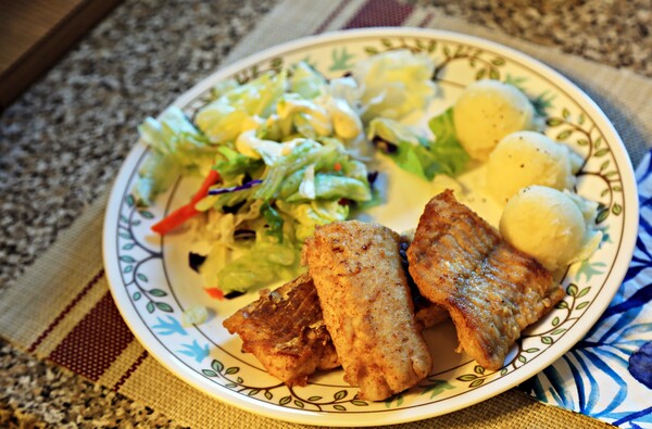 낚시 후에 즐기는 피쉬애칩스