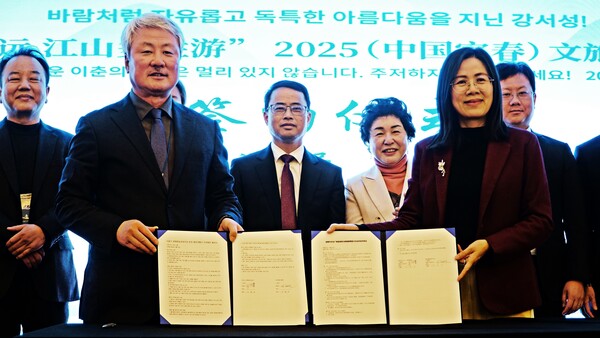 관광객 유치를 위한 전략적 협약을 체결한 이춘시와 혜초여행사