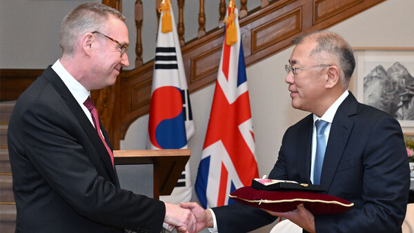 2023년 11월 23일 대영제국훈장을 받는 정의선 현대자동차그룹 회장.