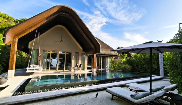 널찍한 개인풀을 갖춘 비치빌라