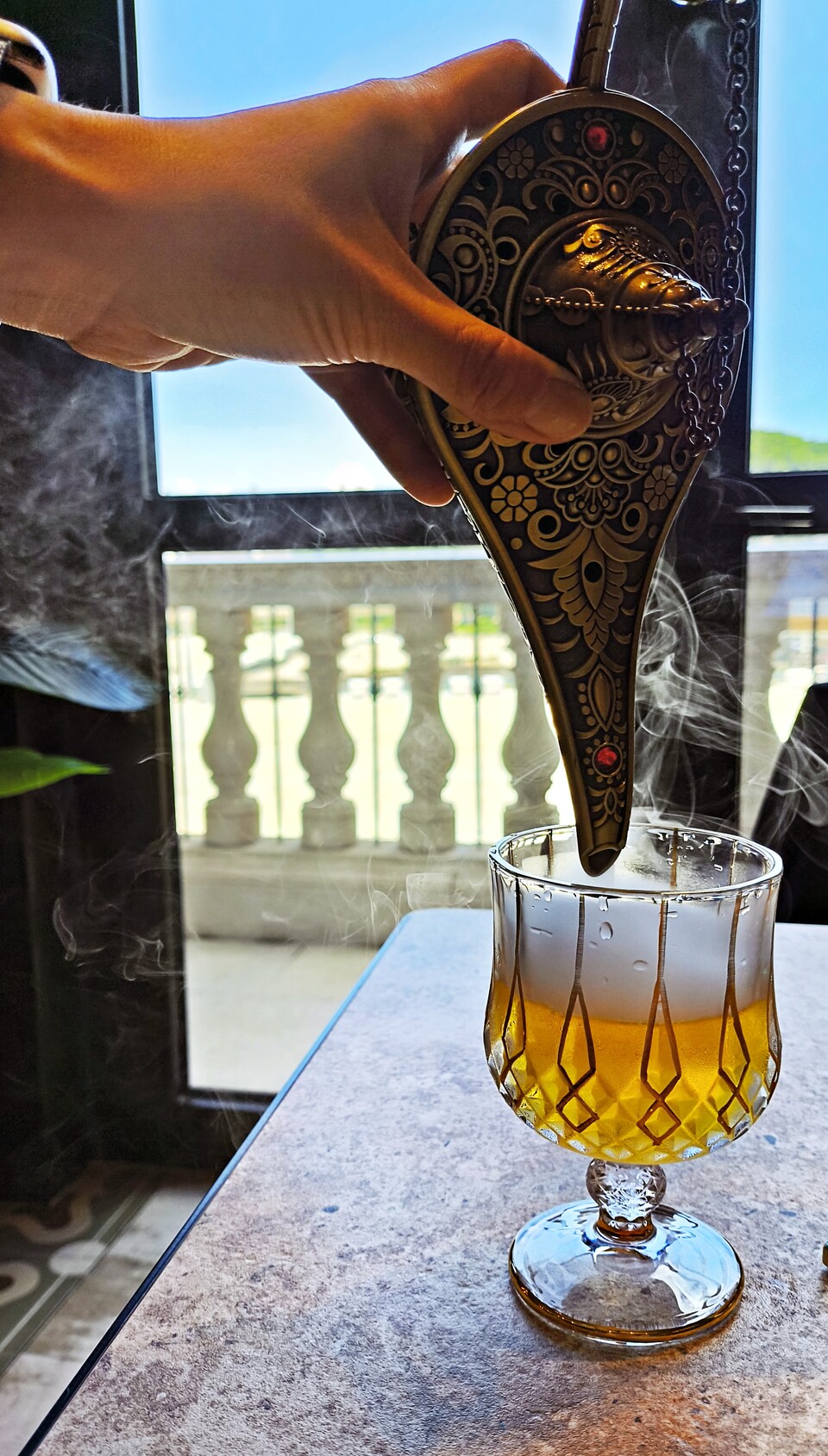 전설적인 해상 실크로드의 영감을 전하는 뱀부헛