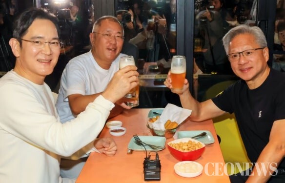 강남 깐부치킨에서 AI 세 거물 치맥회동